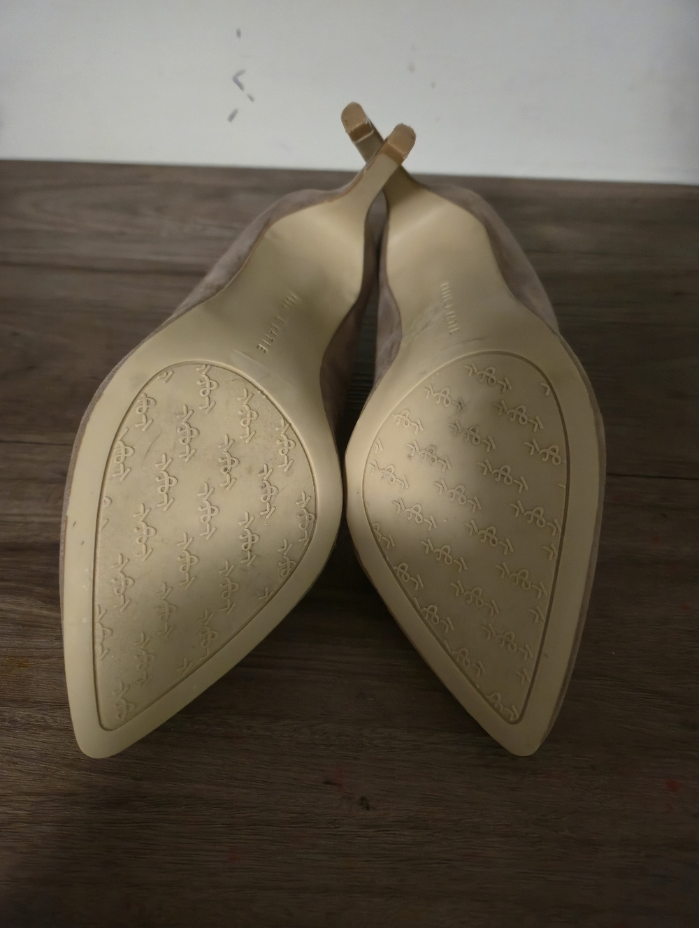 Kelly & Katie Taupe Pointed-Toe Suede Pumps 2 " Heels Like New 8 - Picture 11 of 15